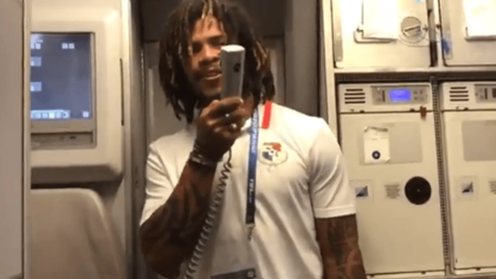 Román Torres tuvo un detallazo con "El Puma"