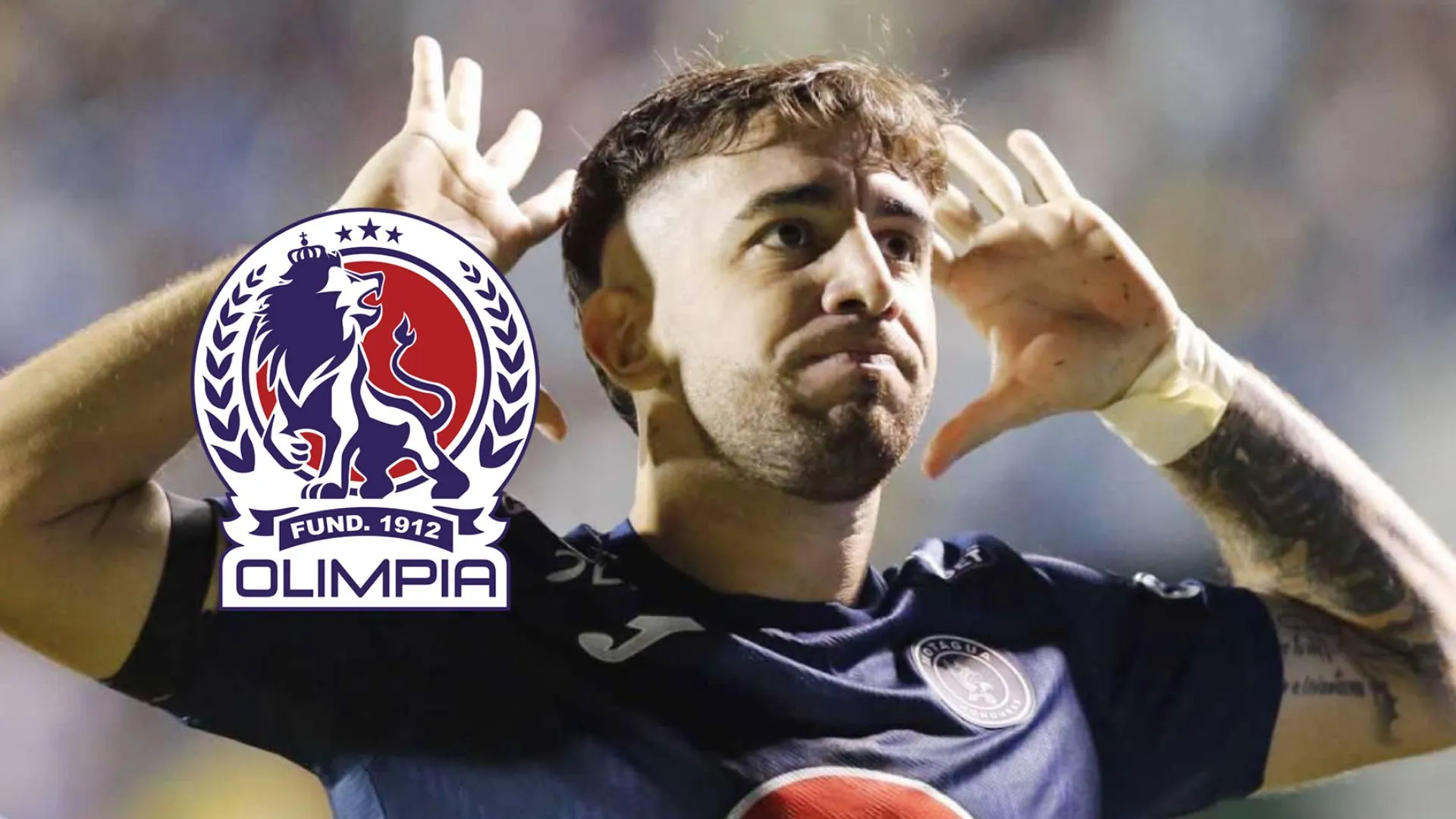 Agustín Auzmendi festeja uno de sus goles con Motagua.