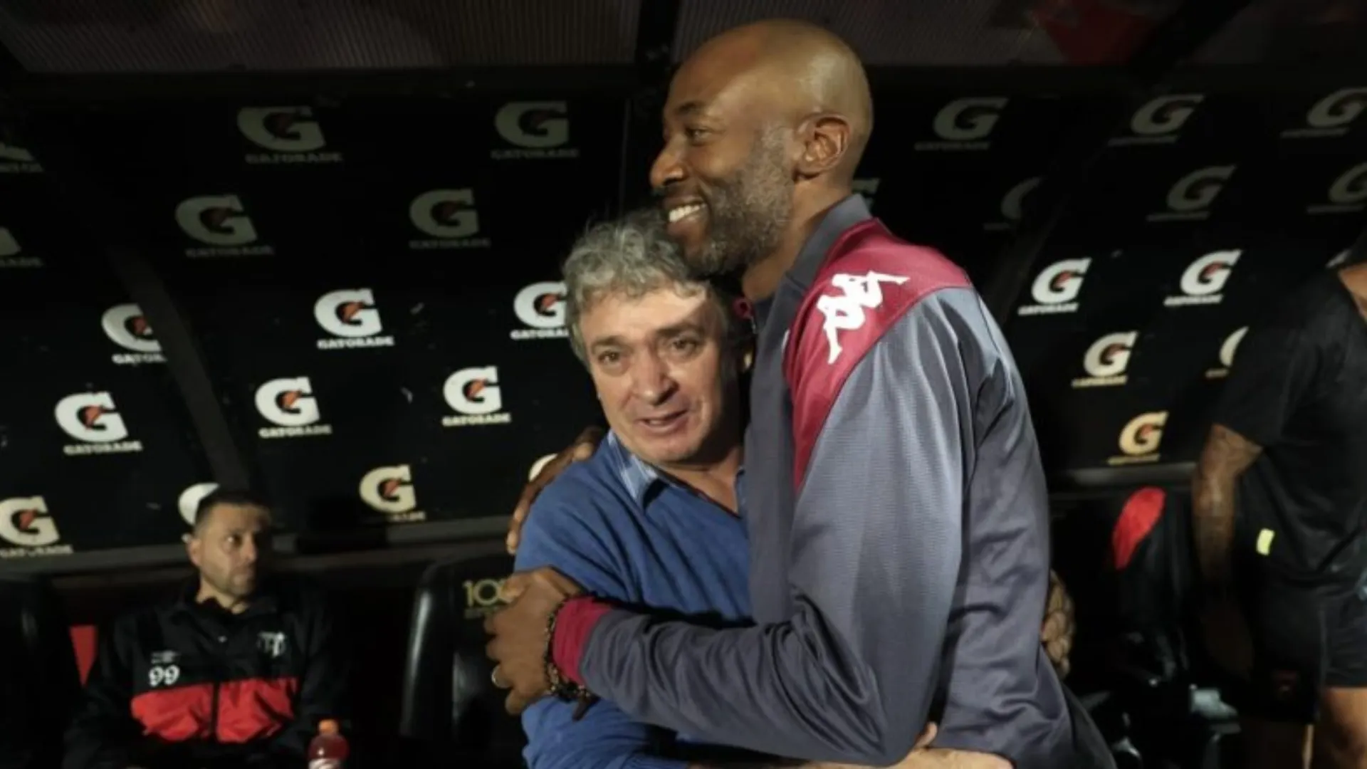 Wanchope le roba un jugador a Alajuelense.