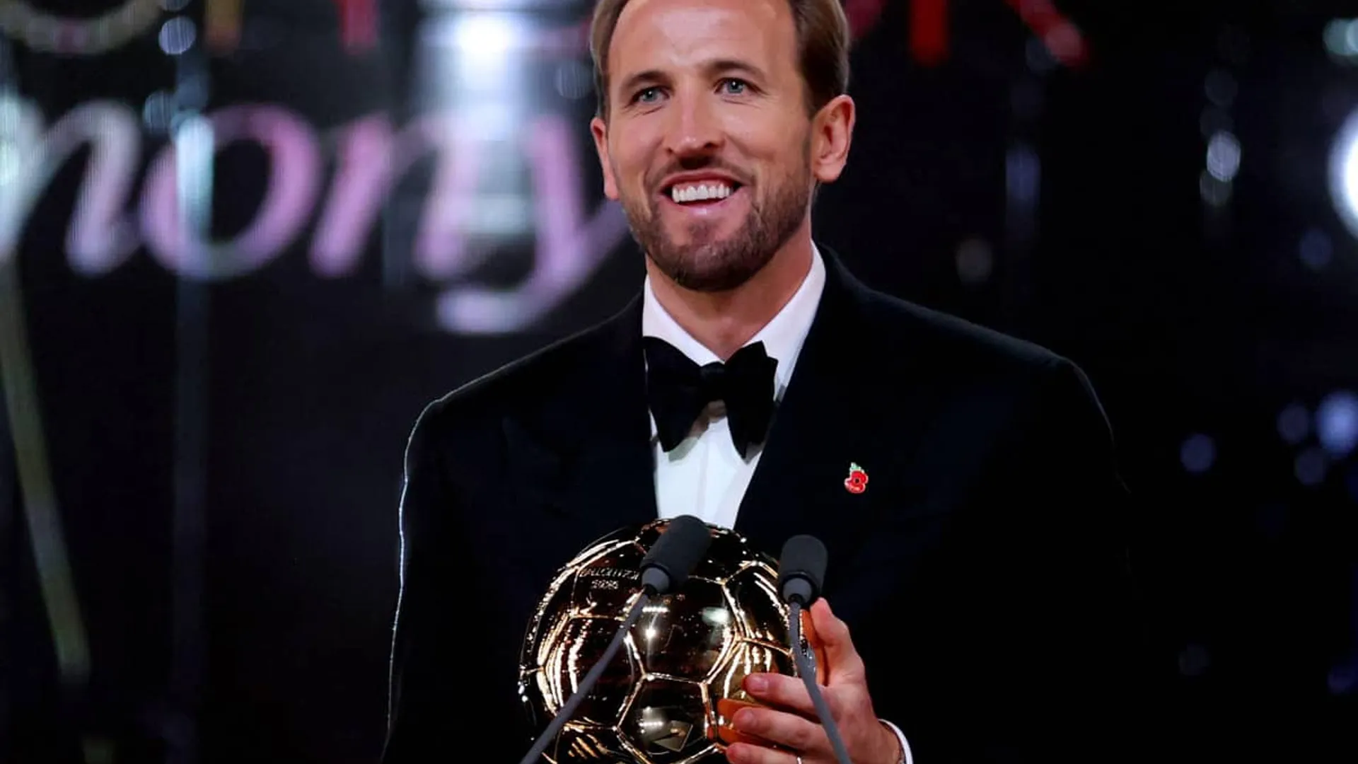 Raphinha da «me gusta» a un video que cuestiona los criterios del Balón de Oro
