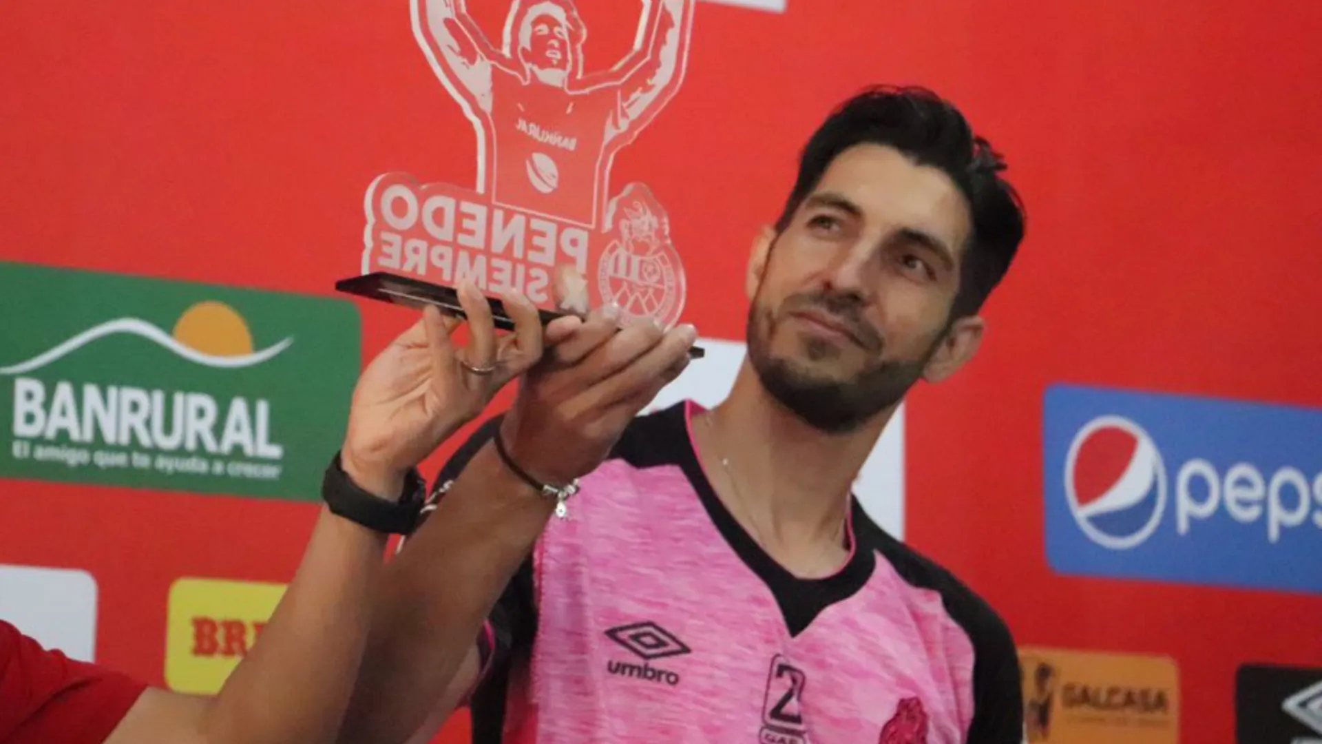 "Vamos con todo": Desde Panamá, Jaime Penedo envía emotivo mensaje de apoyo a Municipal para la final ante Xelajú
