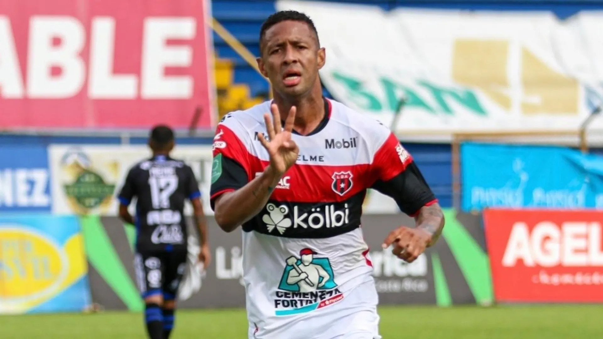 Alajuelense gana y le mete presión al Herediano en la punta del torneo