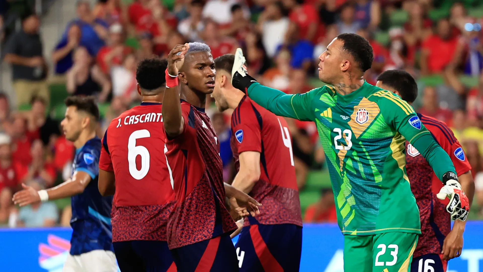 El triste presente de una persona muy especial para Jeyland Mitchell y Patrick Sequeira