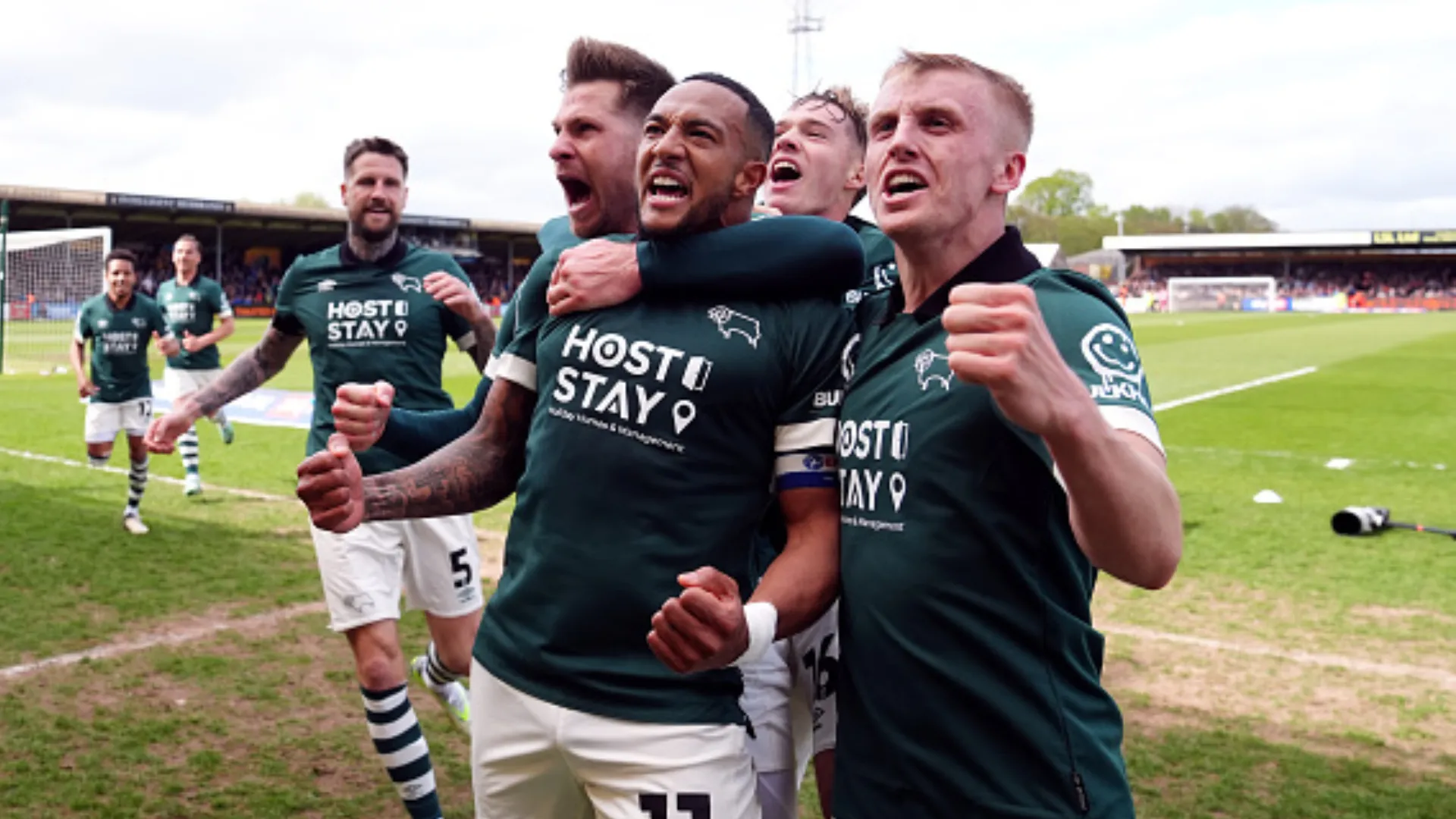 Un golazo de Nathaniel Mendez-Laing pone a Derby County a un paso del ascenso (VIDEO)