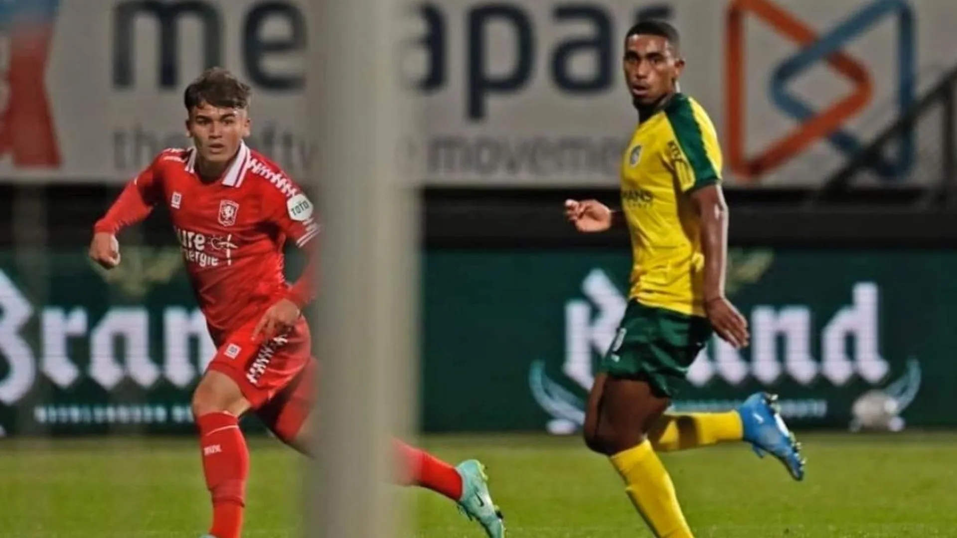 Manfred Ugalde debutó en el fútbol de Países Bajos con el Twente