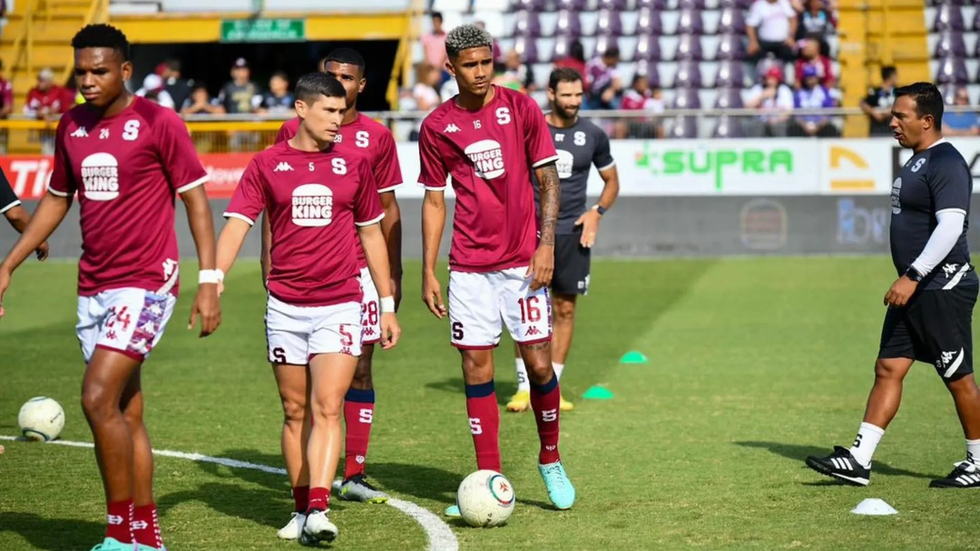 Eduardo Anderson no llena las expectativas y es criticado por la afición de Saprissa