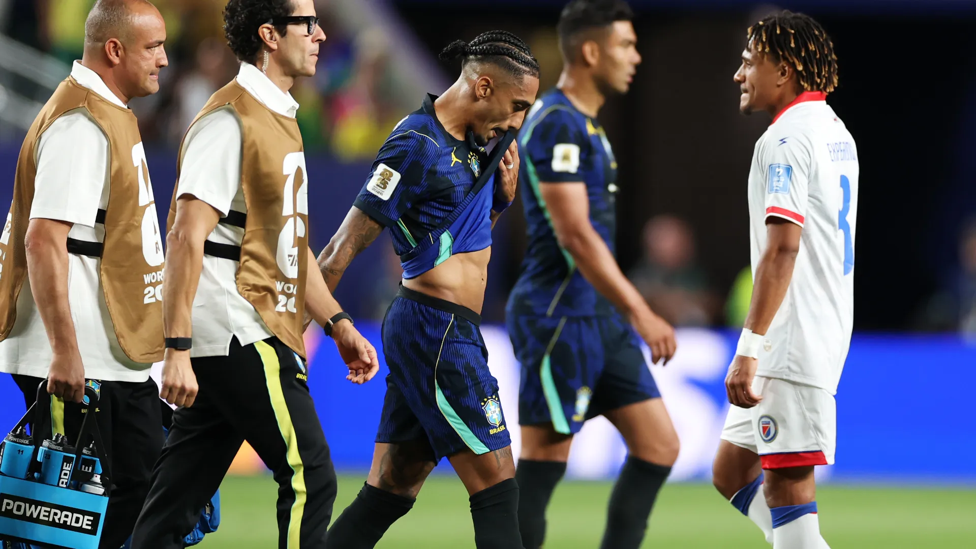 Raphinha sale lesionado en pleno Brasil vs. Haití por el Mundial 2026: qué le pasó al delantero del Barcelona