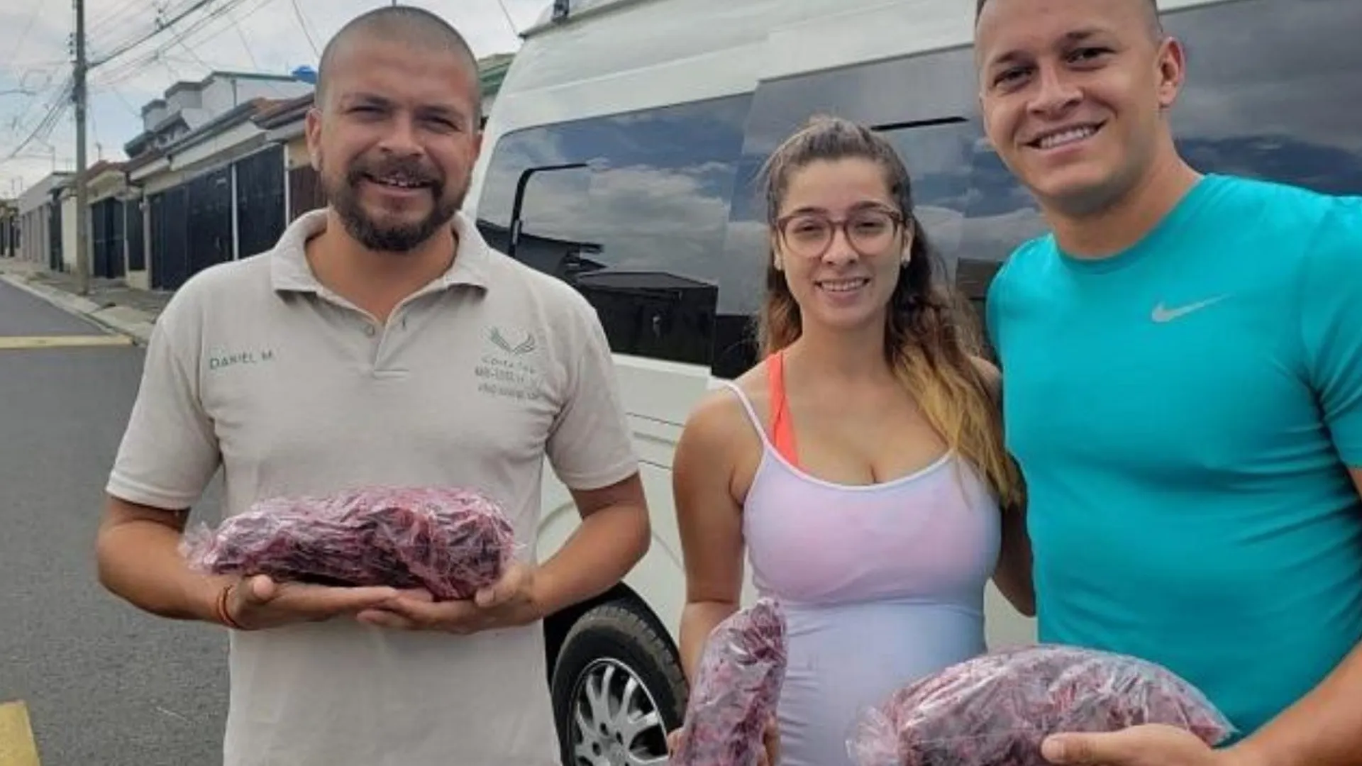 Futbolista nicaragüense que vende moras y fresas a domicilio para obtener ingresos adicionales durante cuarentena
