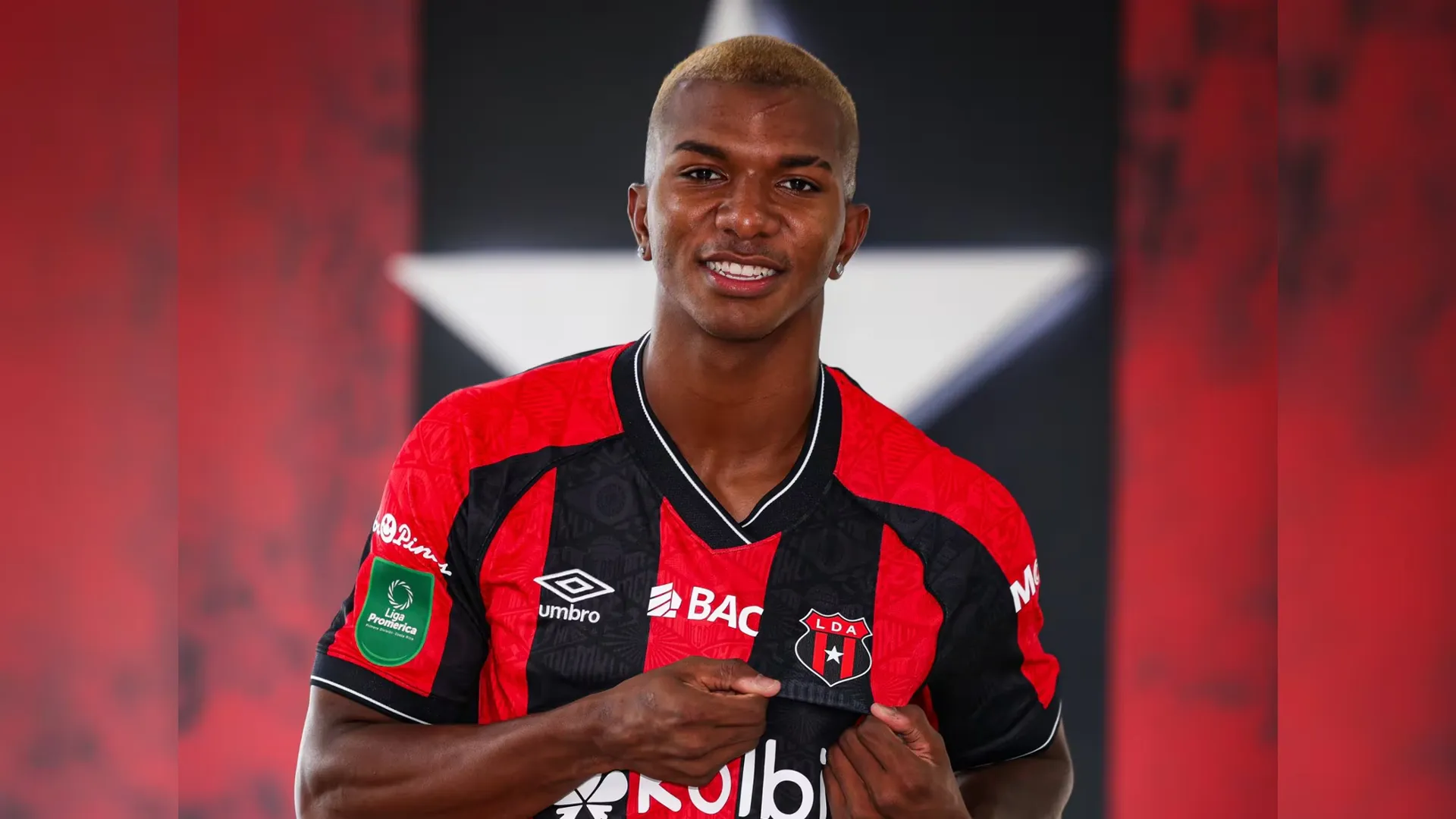 Sorpresa en Alajuelense: Jeyland Mitchell hace lo que la afición tanto esperaba