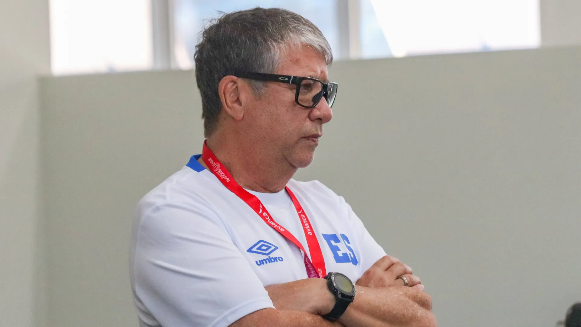 El Bolillo Gómez hace cambio obligatorio en la convocatoria de El Salvador