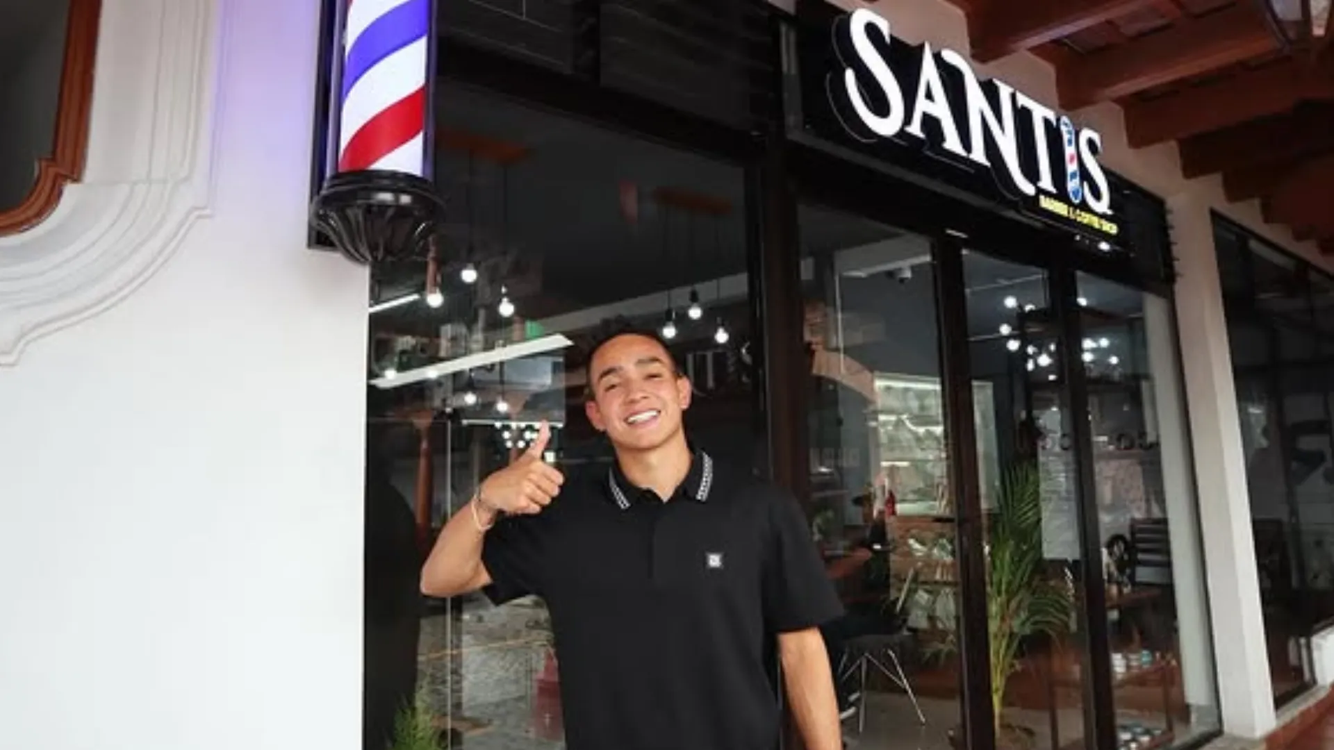 Óscar Santis, entre café y cortes de pelo: así es el negocio con el que el goleador de Guatemala sorprende fuera del fútbol