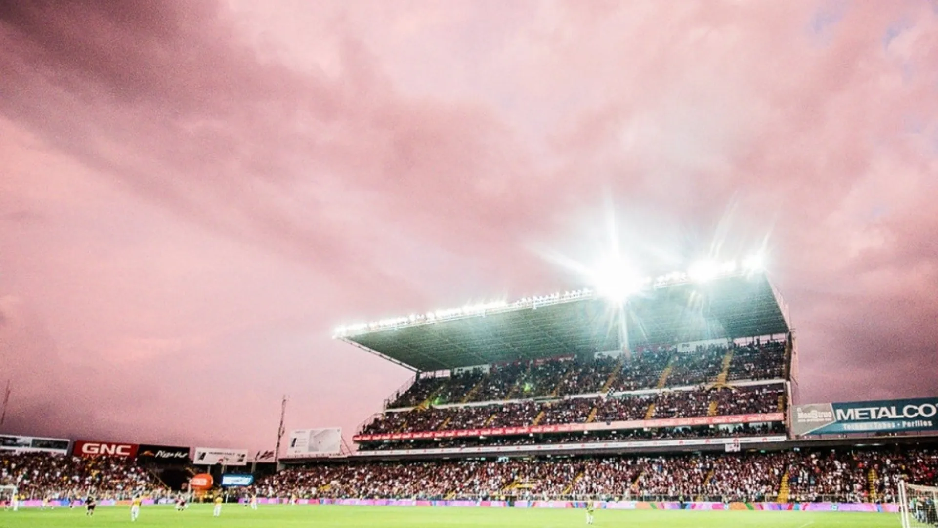 Costa Rica: Marzo viene con estadios a capacidad máxima con QR y sin requisitos en abril