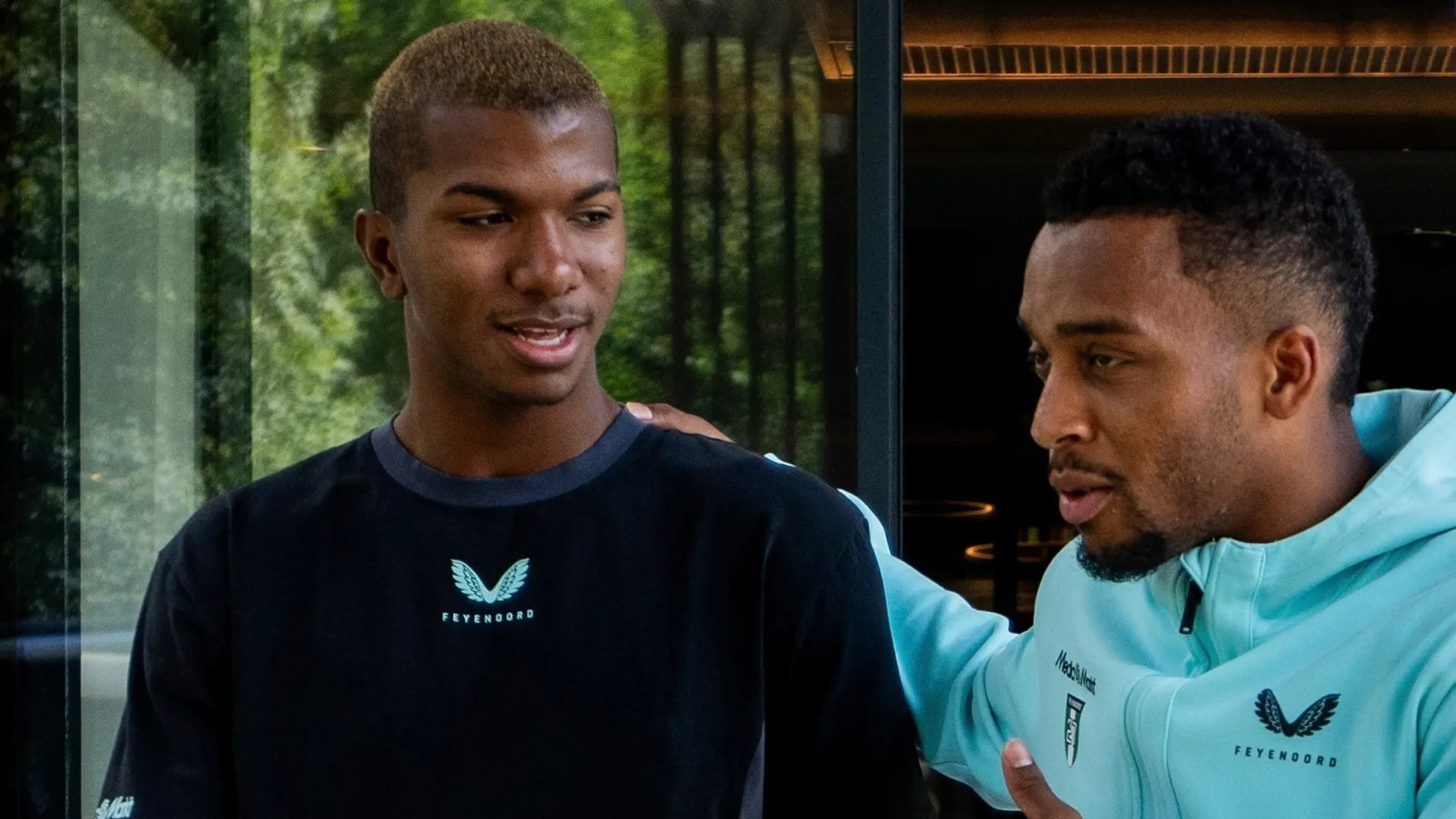 Inédito: Jeyland Mitchell empieza a sentir la presión de la gente en el Feyenoord