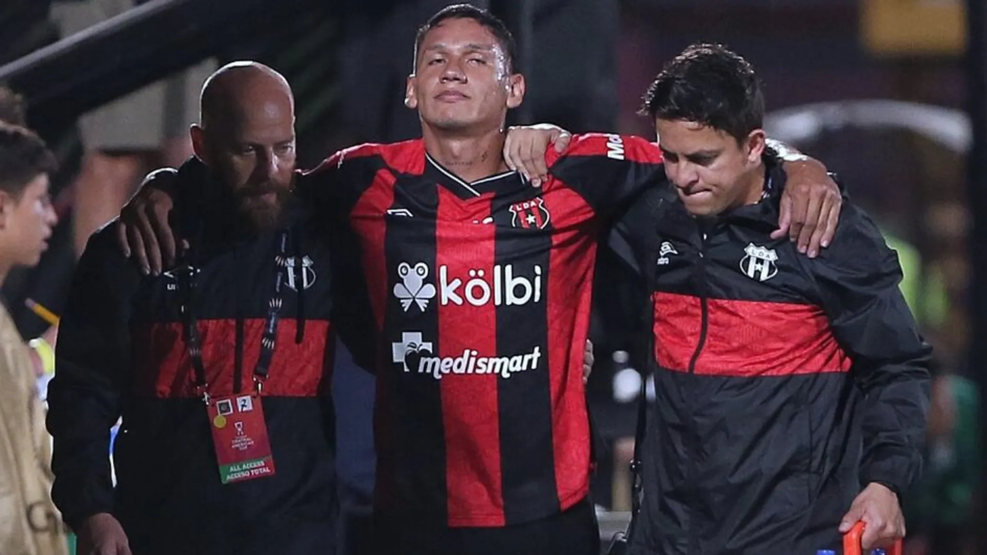 Machillo Ramírez en vilo por Fernando Piñar: Alajuelense confirma el estado de salud del lateral rojinegro tras su hospitalización