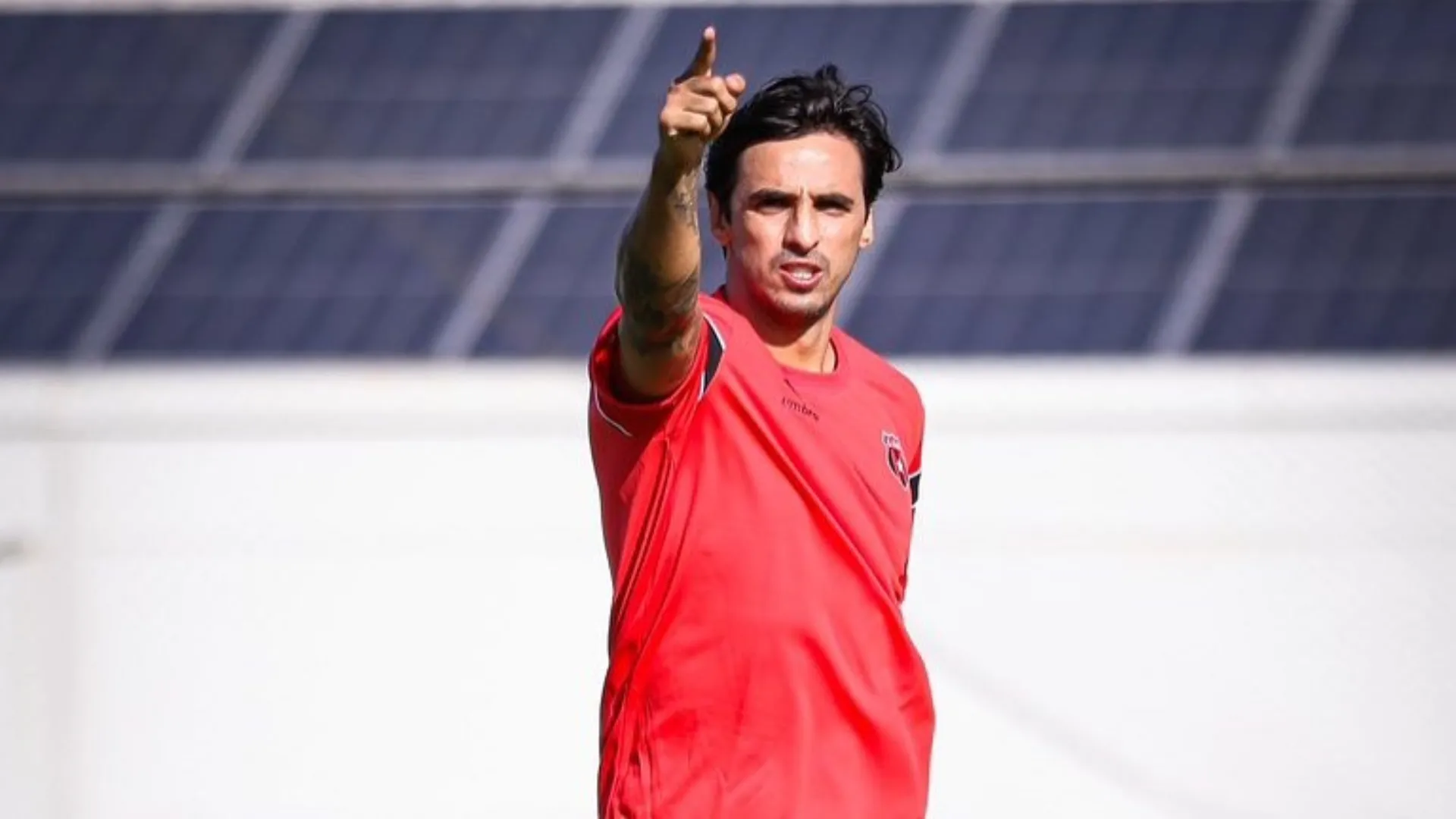 Alajuelense devela el trabajo de Bryan Ruiz.