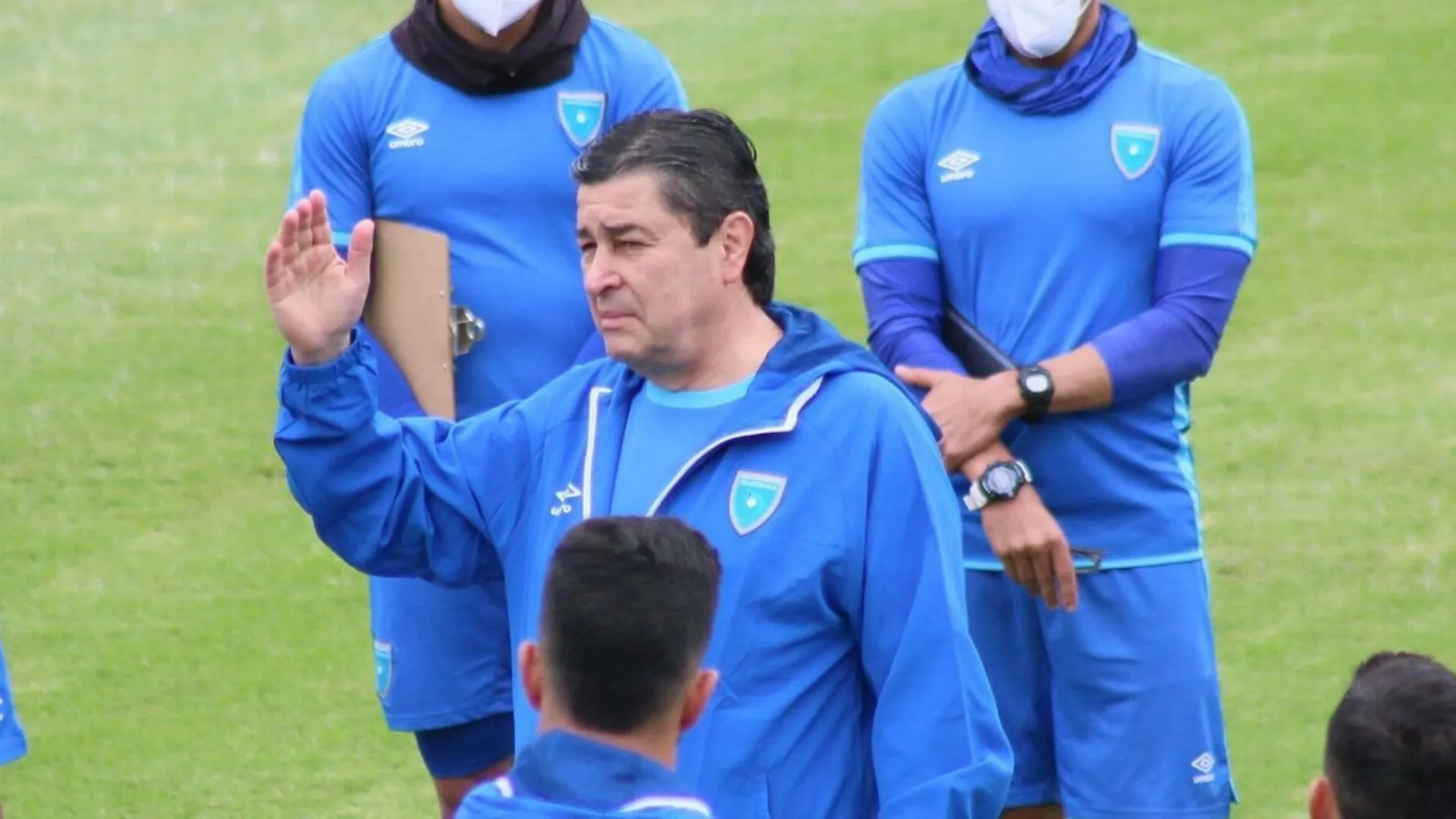 Luis Fernando Tena da marcha atrás: los descartados que volverían a la Selección de Guatemala para la Copa Oro.