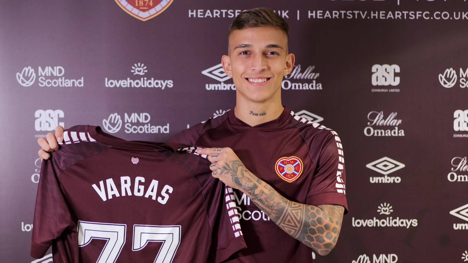 Así presentaron a Kenneth Vargas en el Heart de Escocia