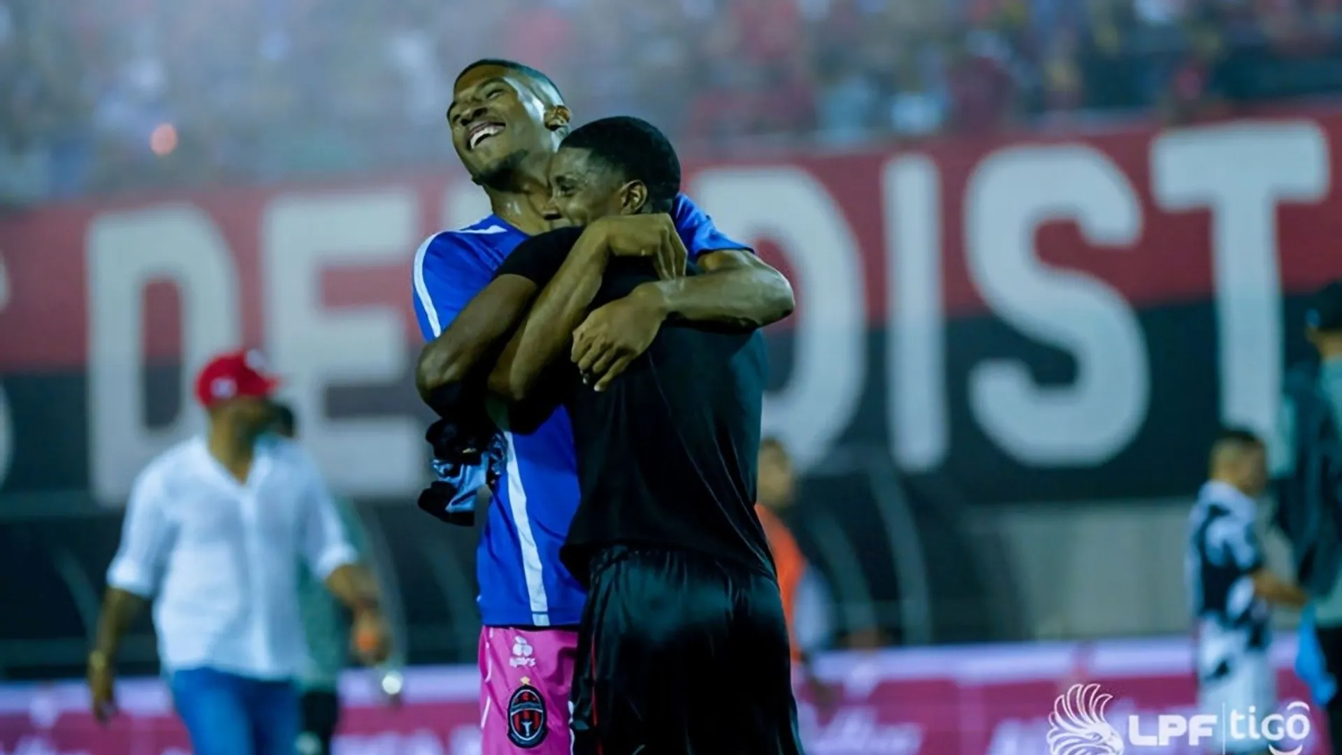 Sporting de SM y Tauro FC igualan sin goles y los "Rojinegros" avanzan a la final por el global