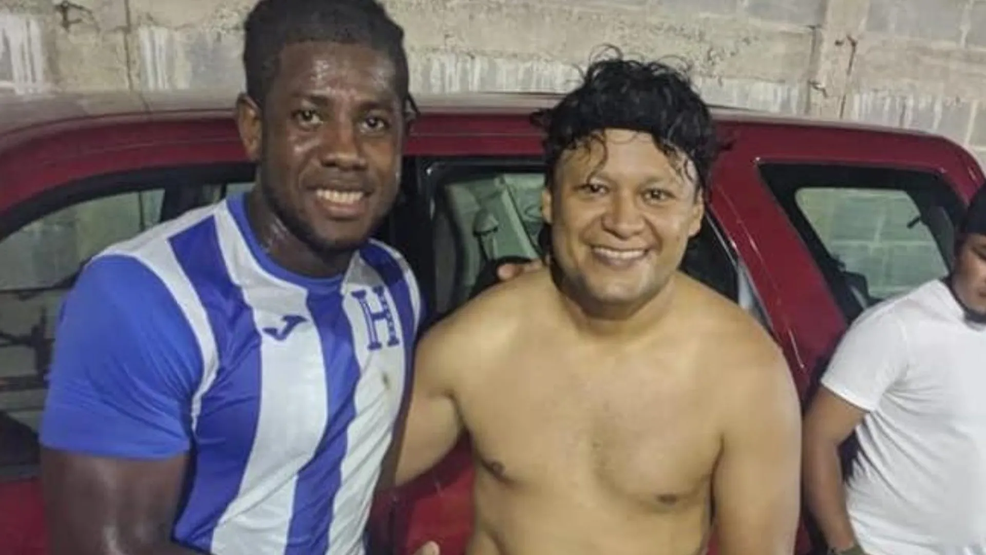 Balearon a un ex-futbolista hondureño en un intento de asalto