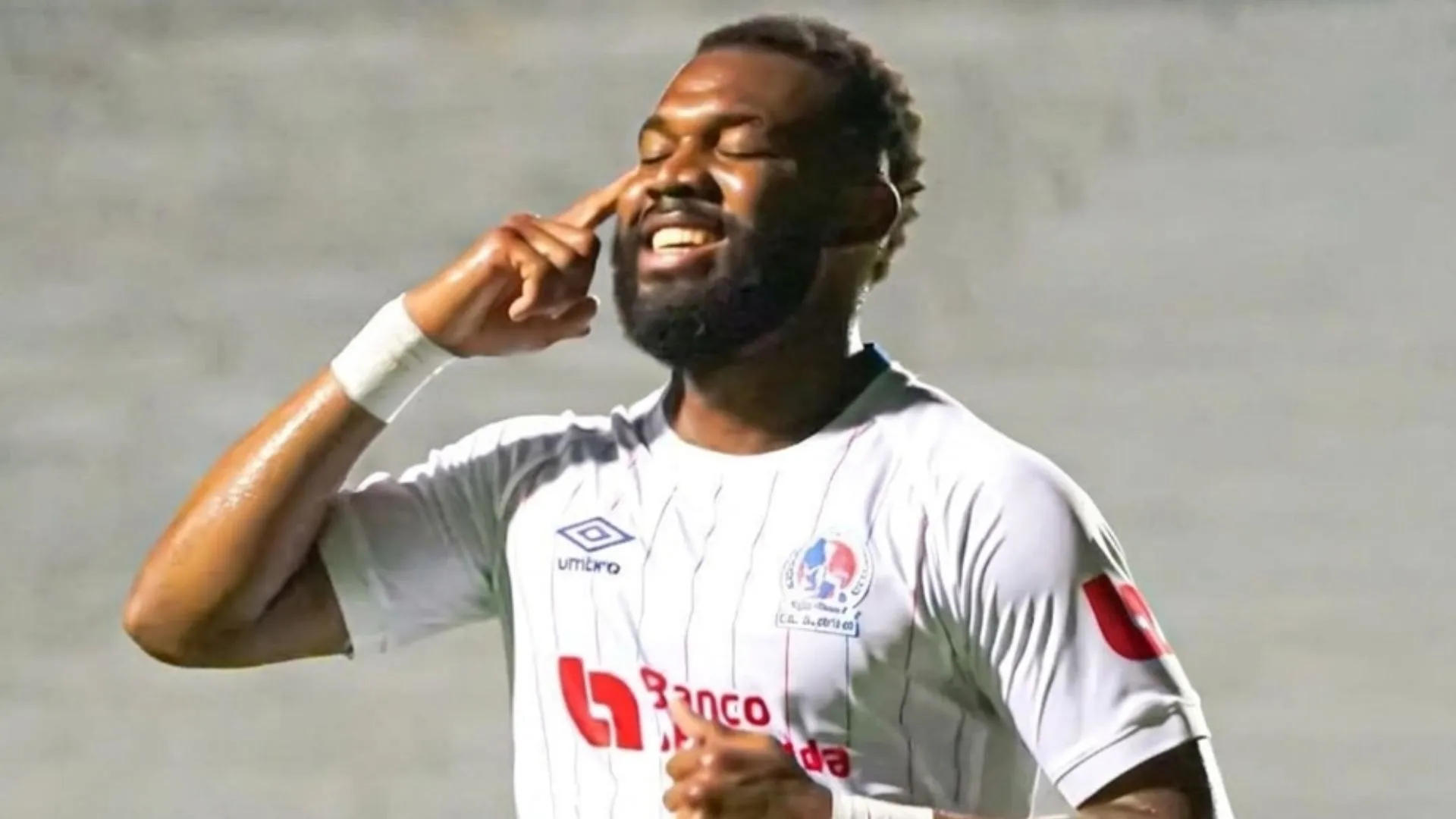 Oferta de última hora: el exótico club que quiere sacar a Jorge Benguché del Olimpia