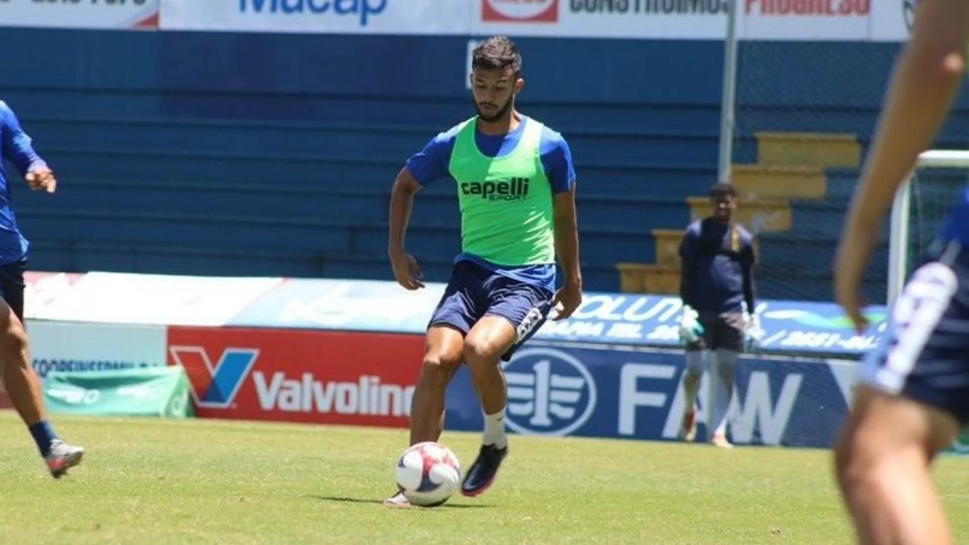 Cartaginés prueba a un defensor hondureño pretendido por Pachuca