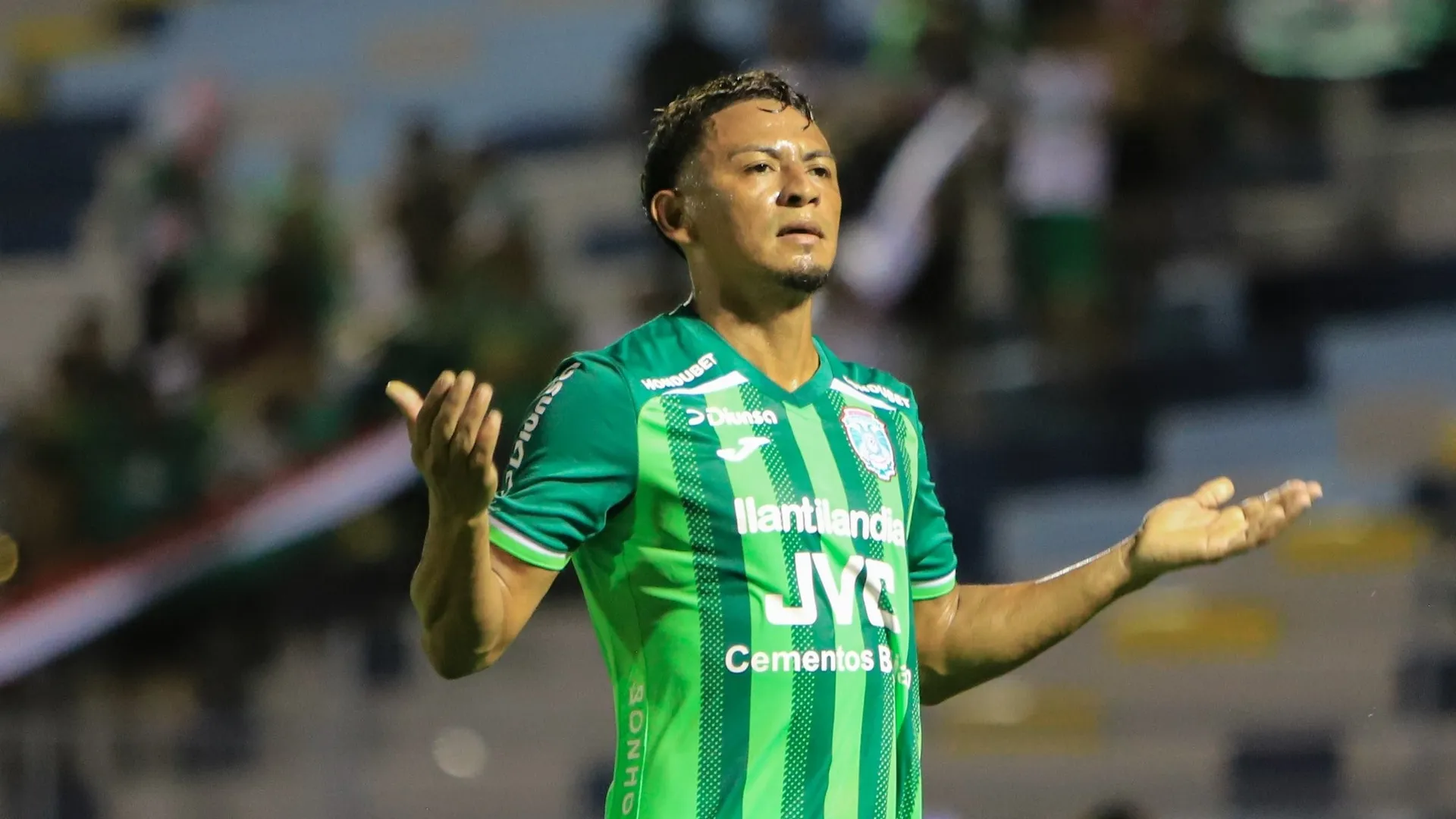 Rodeado de figuras, Alexy Vega integra un equipo de élite en Latinoamérica y comienza a ser seguido de cerca