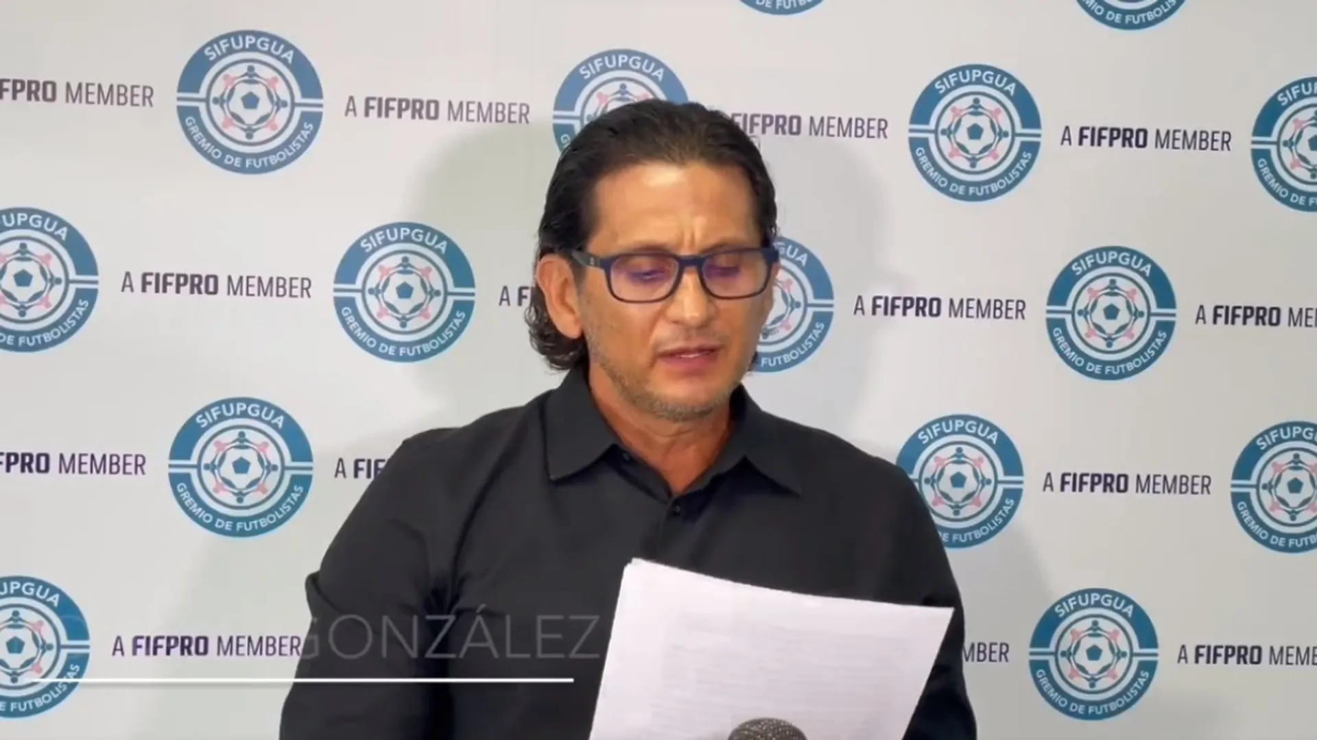 Ronald González realizó una conferencia de prensa para explicar su salida de Antigua GFC y lanzó duras acusaciones