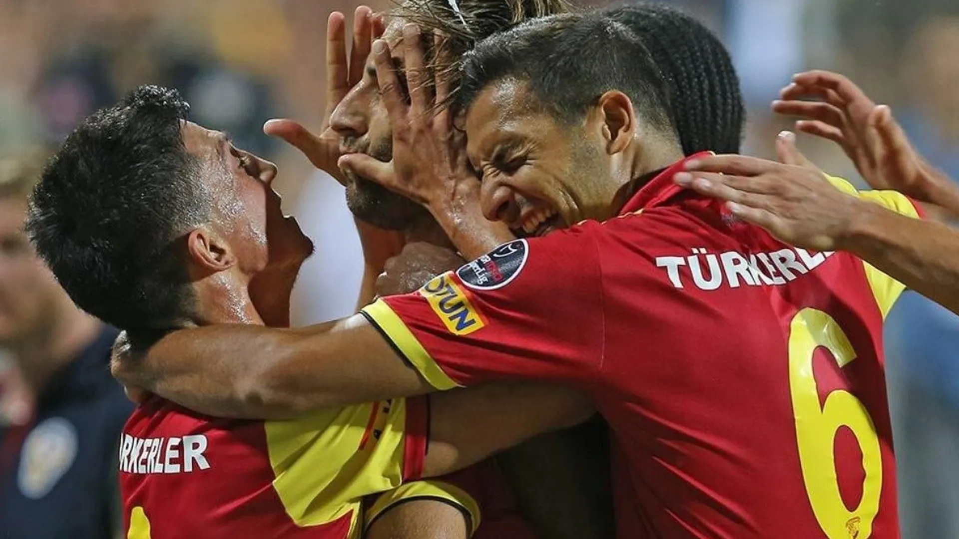 Celso Borges vuelve a regalar un partido magistral a Goztepe