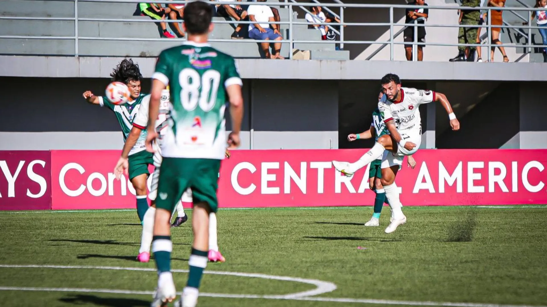 Alajuelense tardó en afinar la puntería, pero venció a Verdes en Belice (VIDEO)