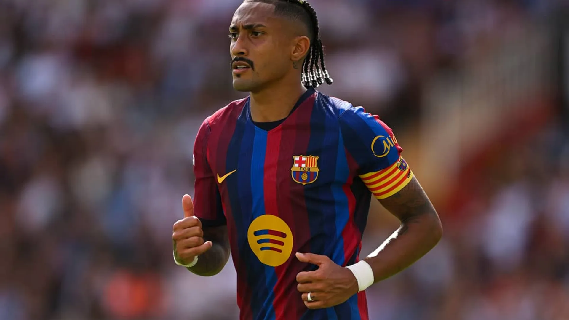 Manchester United aparece interesado en Raphinha, pero Barcelona ya acordó renovarlo hasta 2030