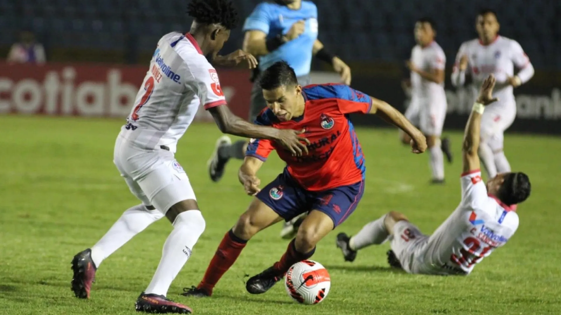 Liga Concacaf: Municipal y Olimpia empatan en un juego que estuvo al rojo vivo