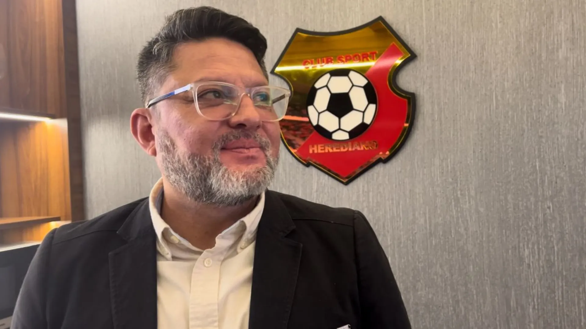 Sigue la limpieza en Herediano: Jafet Soto descarta de forma sorpresiva a una figura y ya tiene nuevo equipo en Costa Rica
