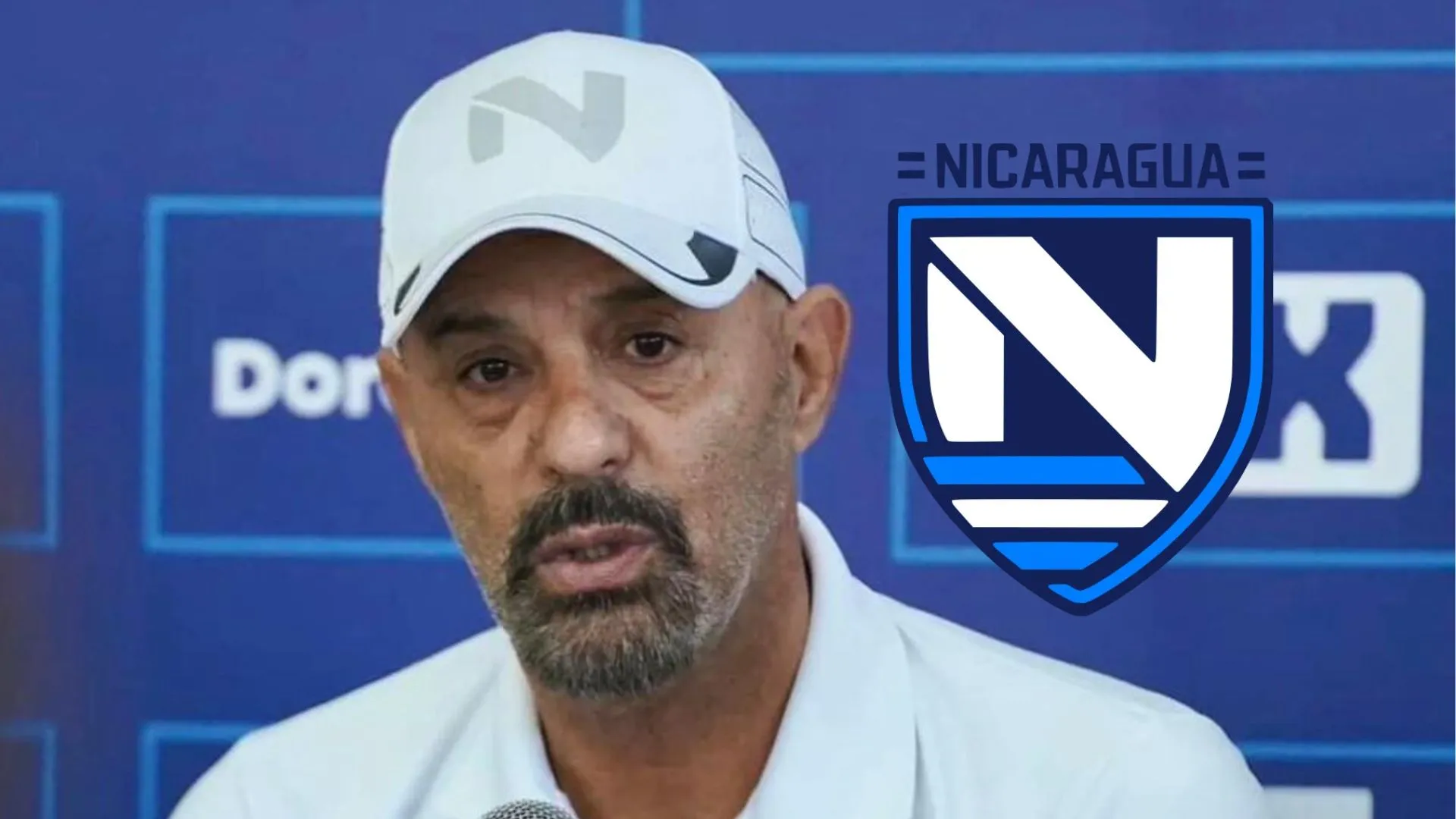 El Fantasma Figueroa en conferencia de prensa.