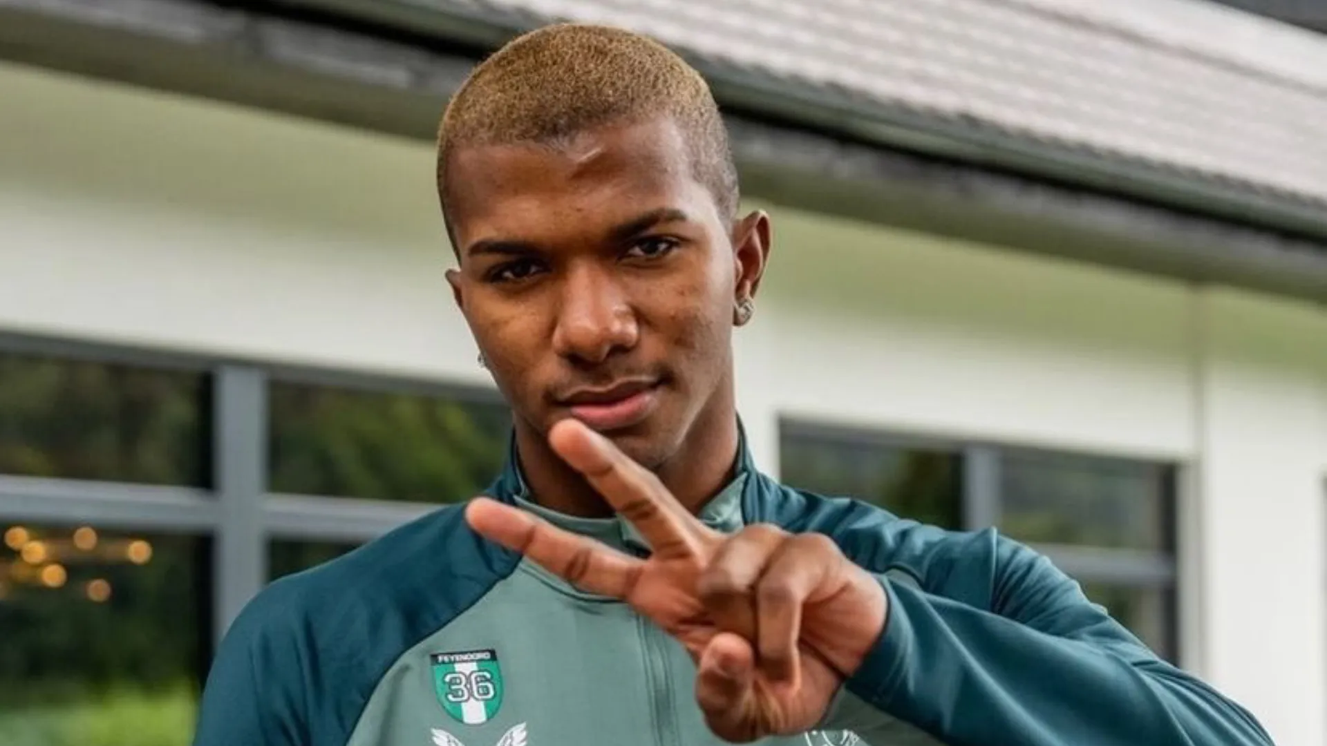 Problemas con la policía perjudican a Jeyland Mitchell en Feyenoord