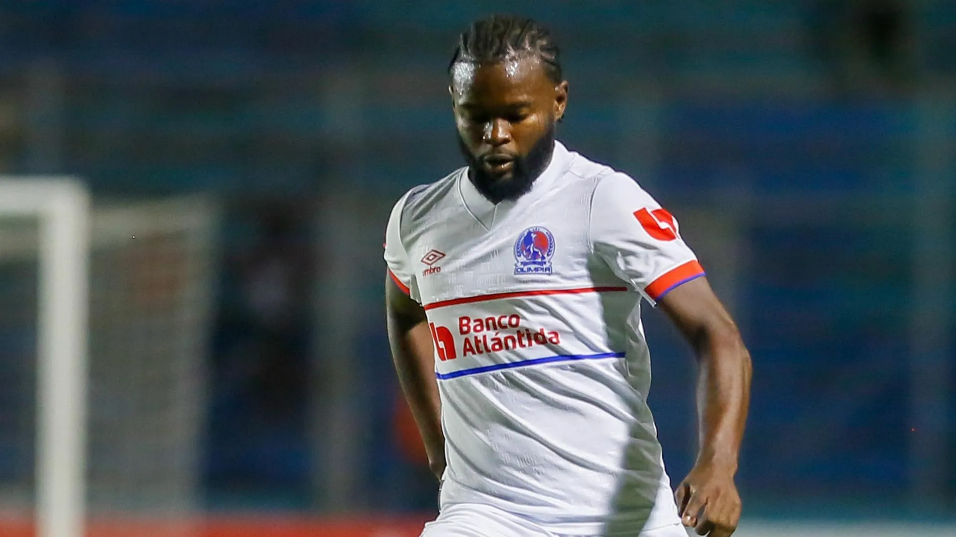 Costa Rica da revés a Elison Rivas: la respuesta final que recibió sobre jugar en este club de Centroamérica