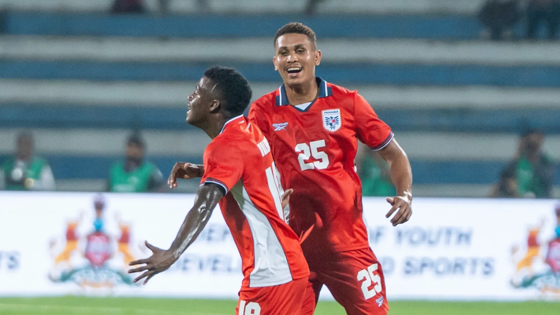Valencia celebra su gol con Panamá vs. India.