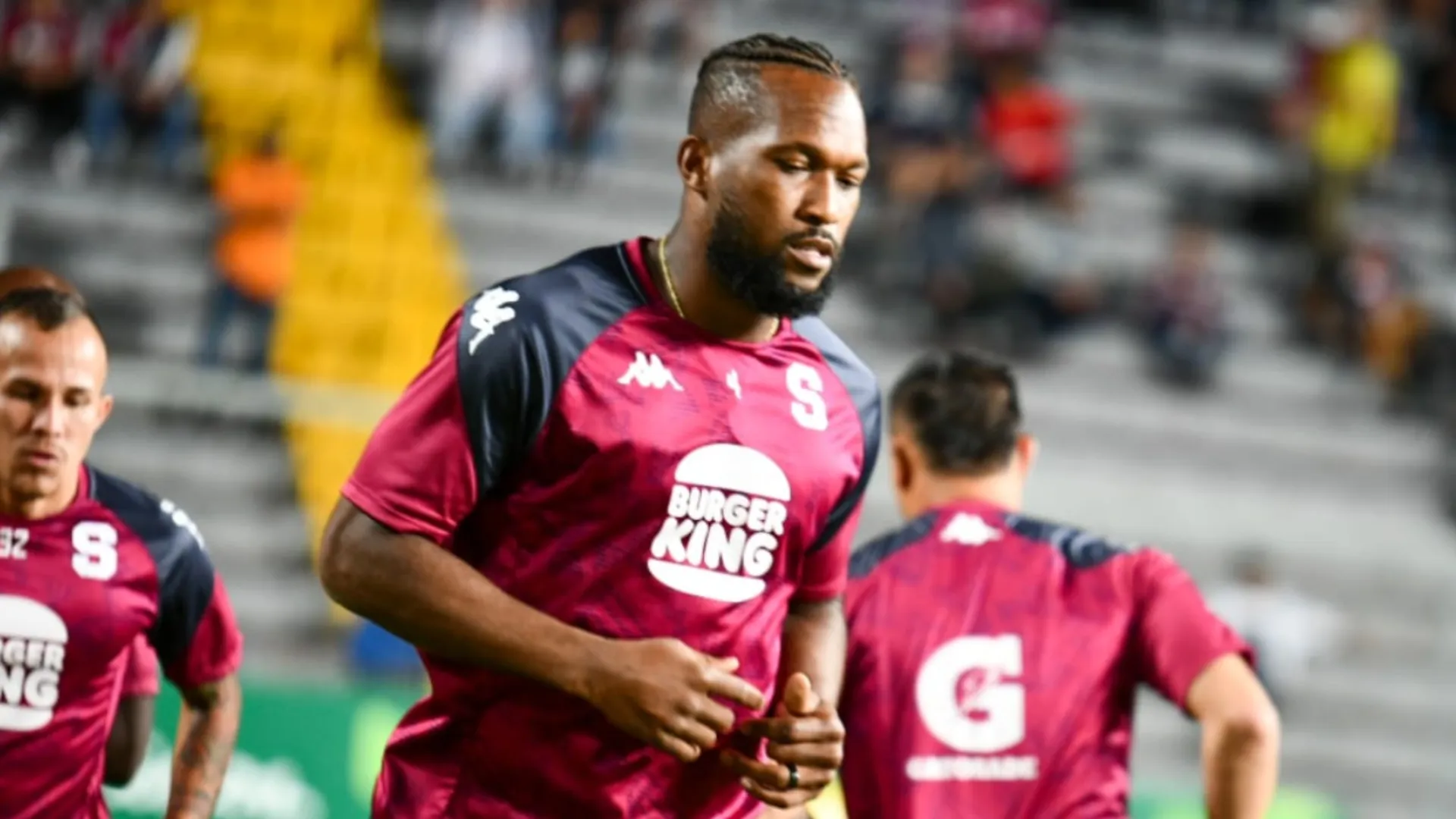 Kendall Waston habló sobre la vuelta ante Antigua.
