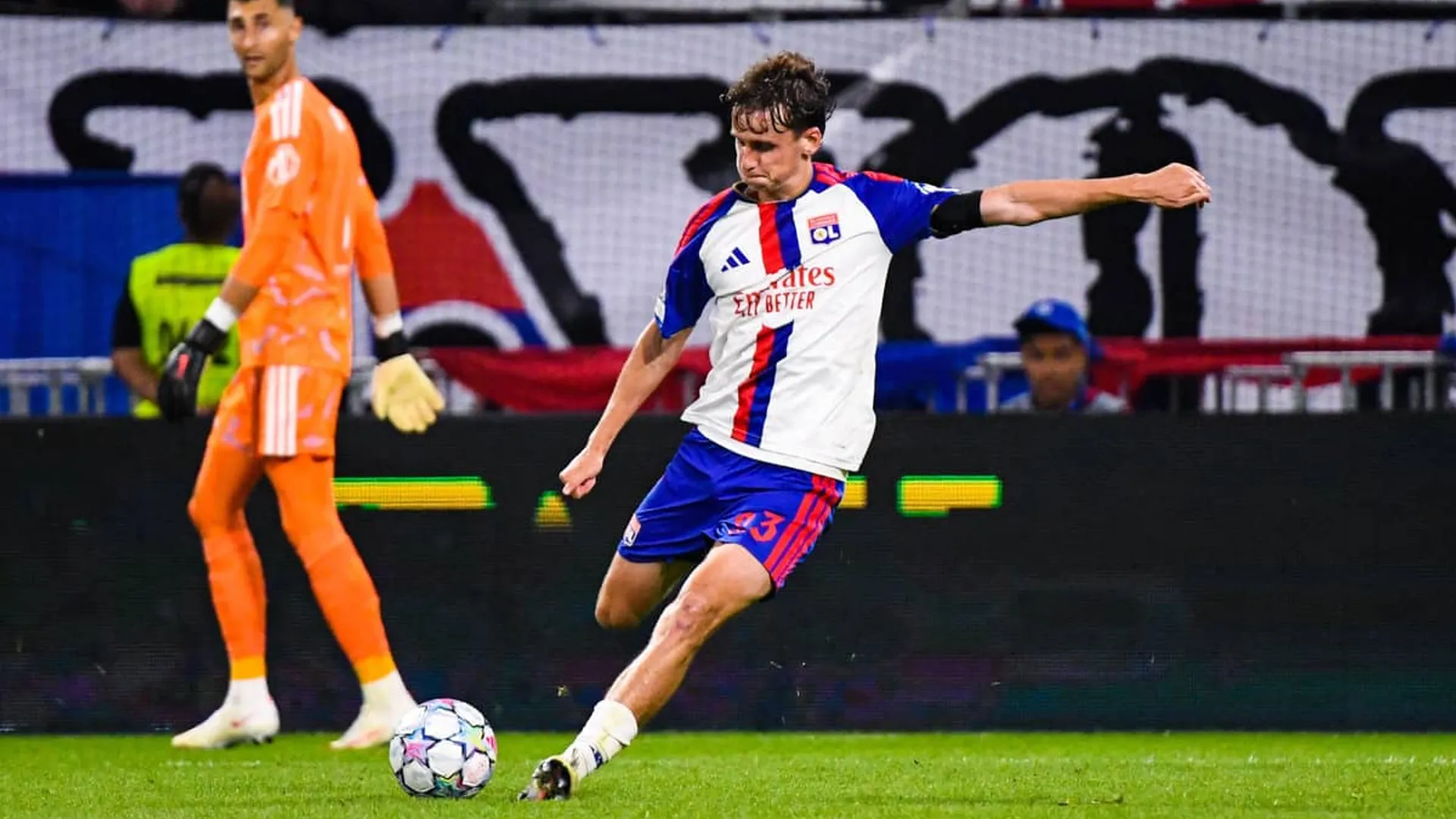 Liverpool sigue de cerca a Tyler Morton tras su gran arranque en Lyon, pero no hay oferta