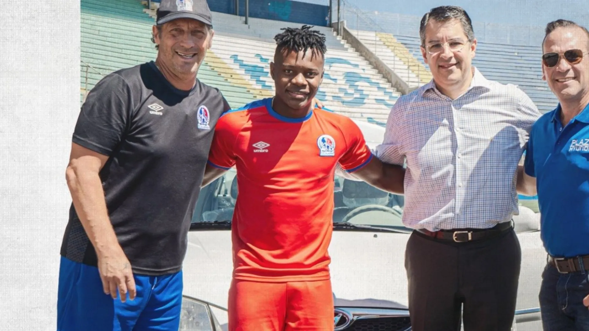 El Olimpia le entregó carro nuevo a Junior Lacayo