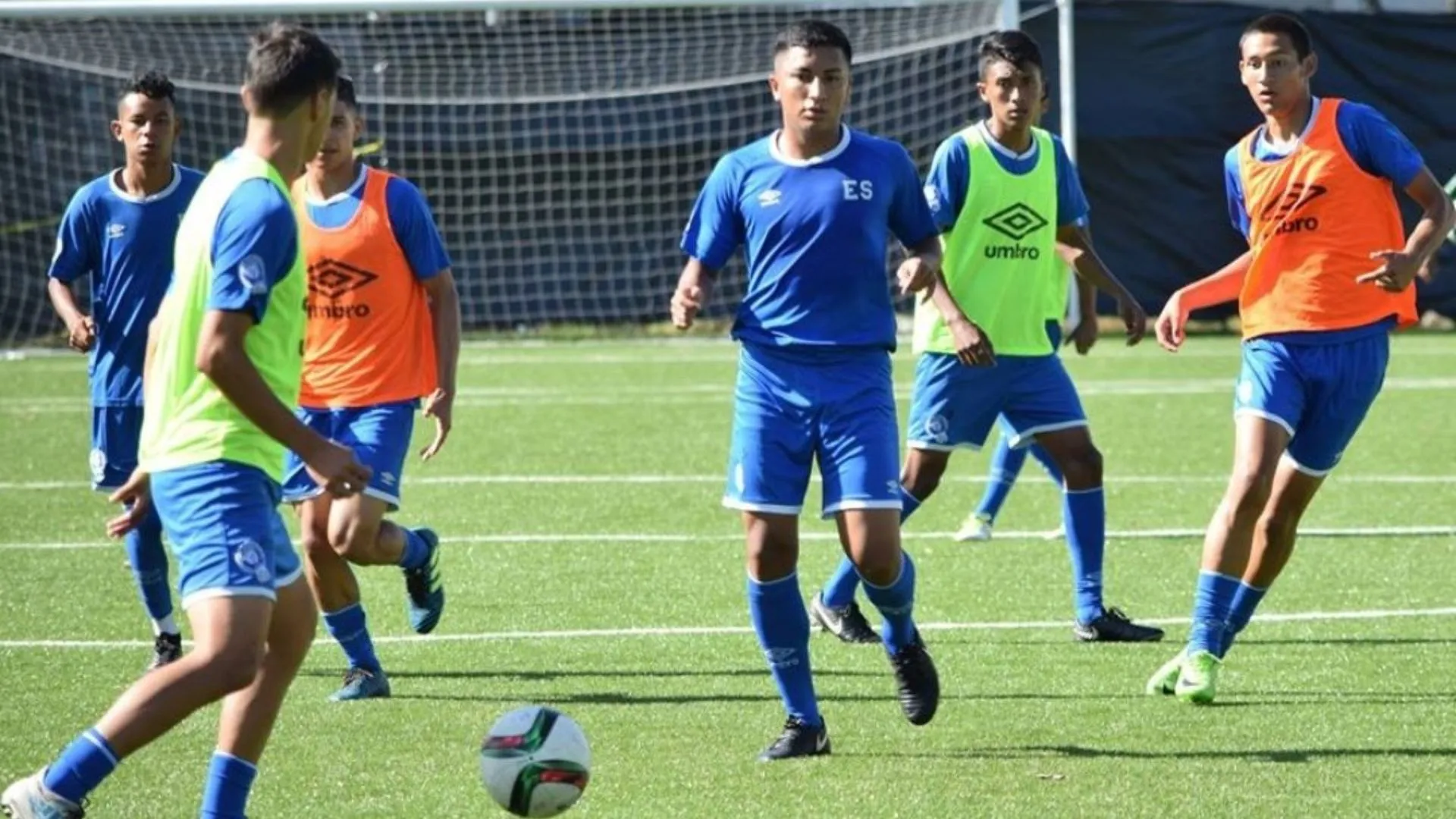 "Nuevo refuerzo": El Salvador se asegura al nacionalizado que estaba esperando