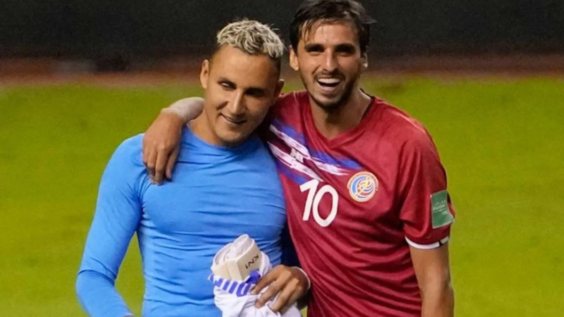 ¿Quién fue el primer legionario en la historia de Costa Rica y que jugó en el FC Barcelona?