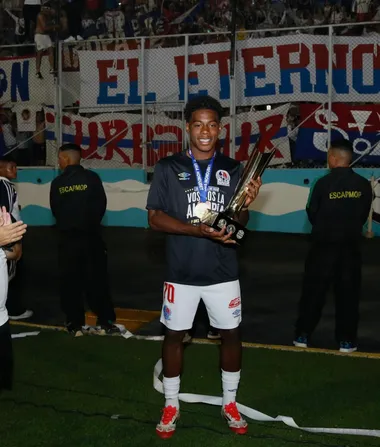 Dereck no ha firmado renovación con Olimpia y puede irse del club al finalizar el Apertura 2025.