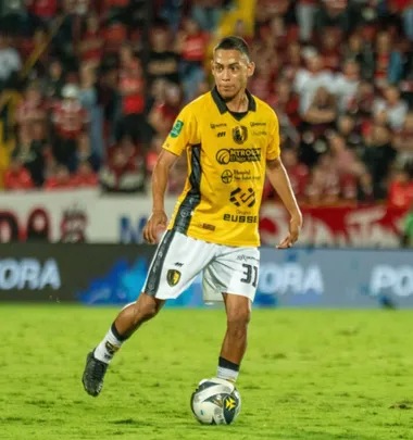 Padilla tiene en la mira a Sebastián Padilla, pieza clave en el mediocampo liberiano. (