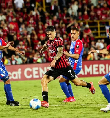Anthony Hernández la rompió en la Copa Centroamericana (Instagram).