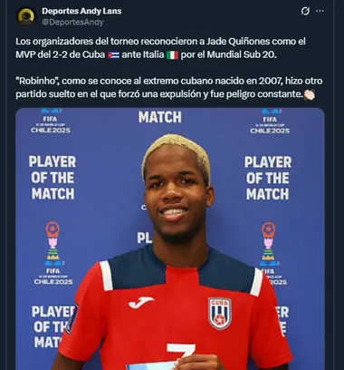 Jade Quiñones con su reconocimiento de MVP ante la FIFA en el Mundial Sub-20