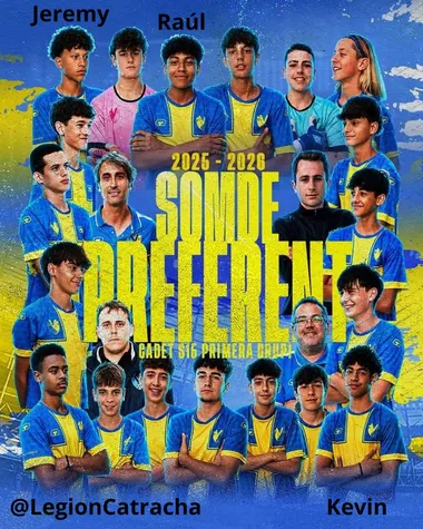 La imagen señala a los tres futbolistas con sangre catracha