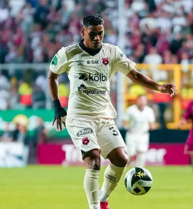 Creichel Pérez recibió silbidos en el Morera Soto (Instagram).