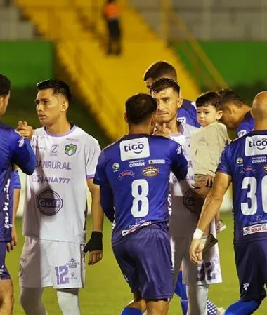 Comunicaciones superó 1 a 0 a Cobán Imperial.