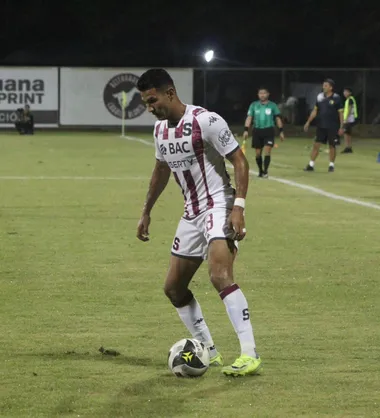 Deyver Vega volvió a tener minutos de juego (Saprissa).