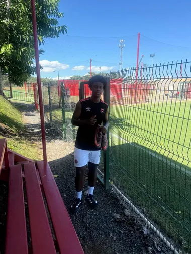 Peyton Nelson se mantiene a prueba con el equipo Sub-17 de LDA (FCA).